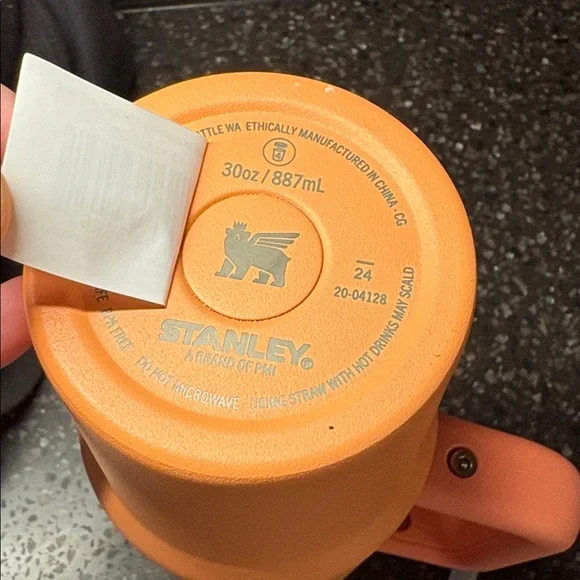 Stanley Coral peachy  Insulated Travel Tumbler with Handle and Straw - Picture 6 of 7